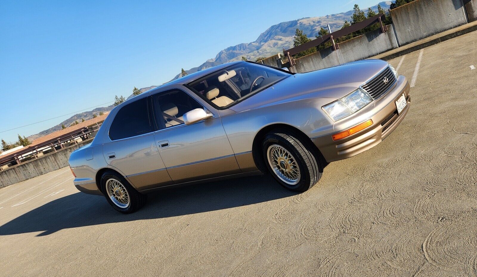 Lexus LS