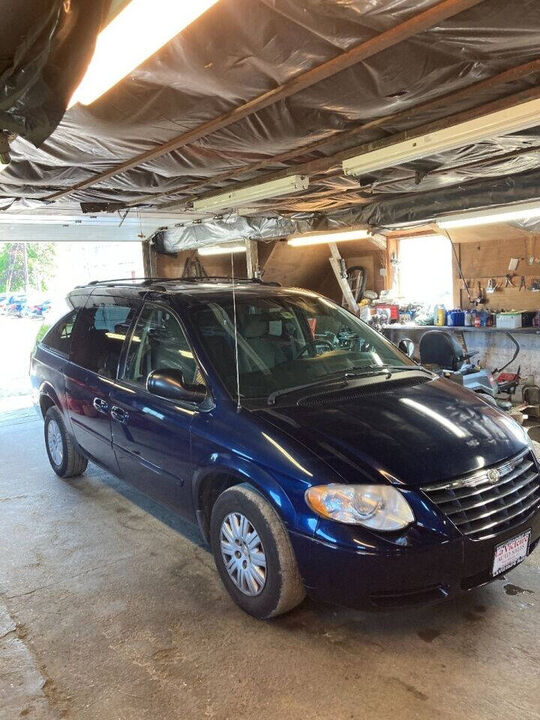 2005 CHRYSLER Town and Country