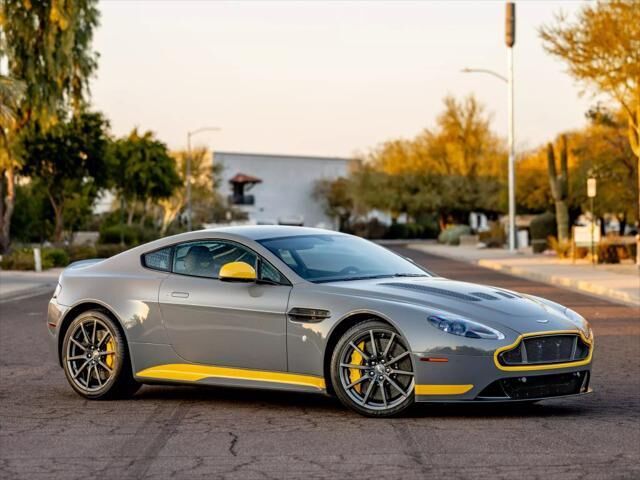 Aston Martin V12 Vantage