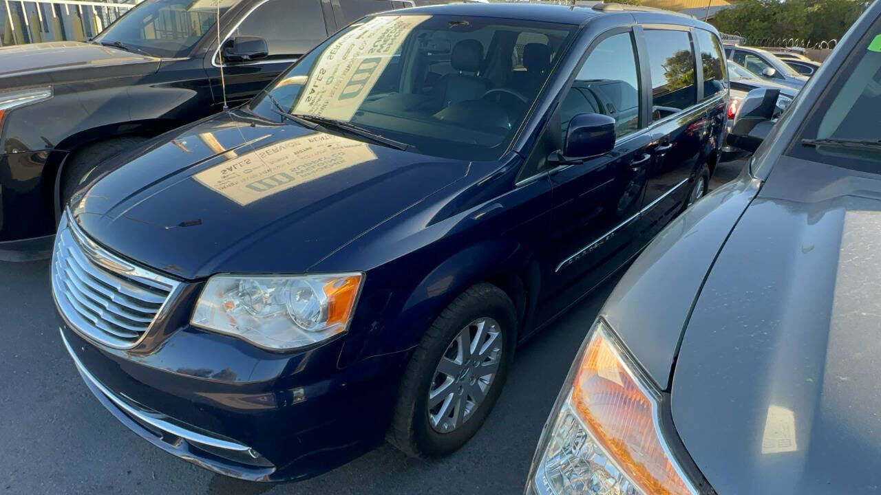 2013 CHRYSLER Town and Country