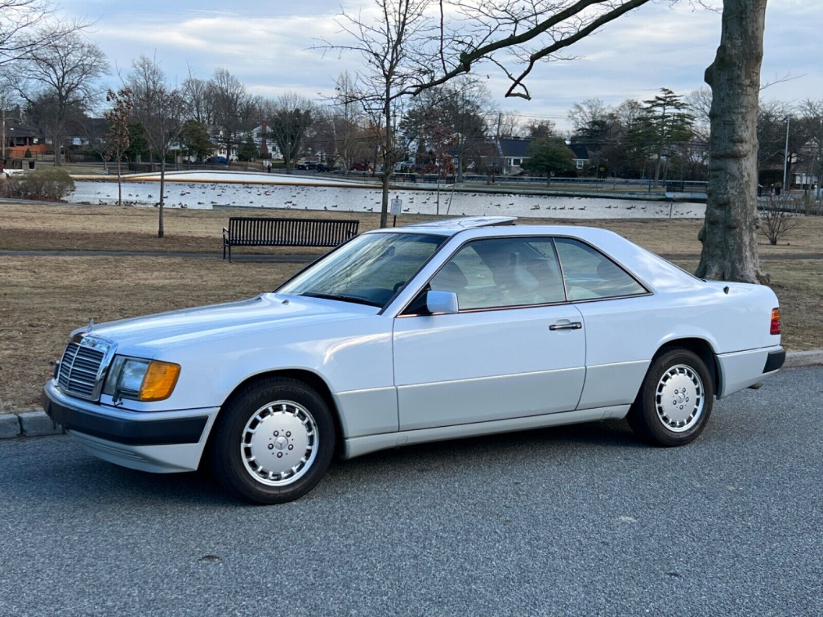 Mercedes-Benz 300