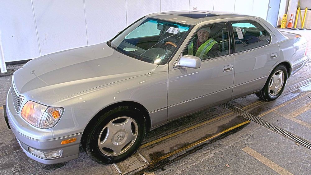 Lexus LS