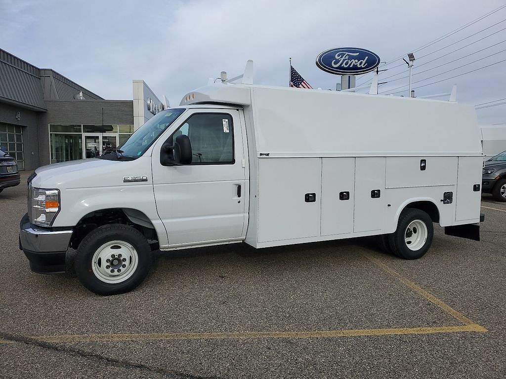 2025 FORD E-350