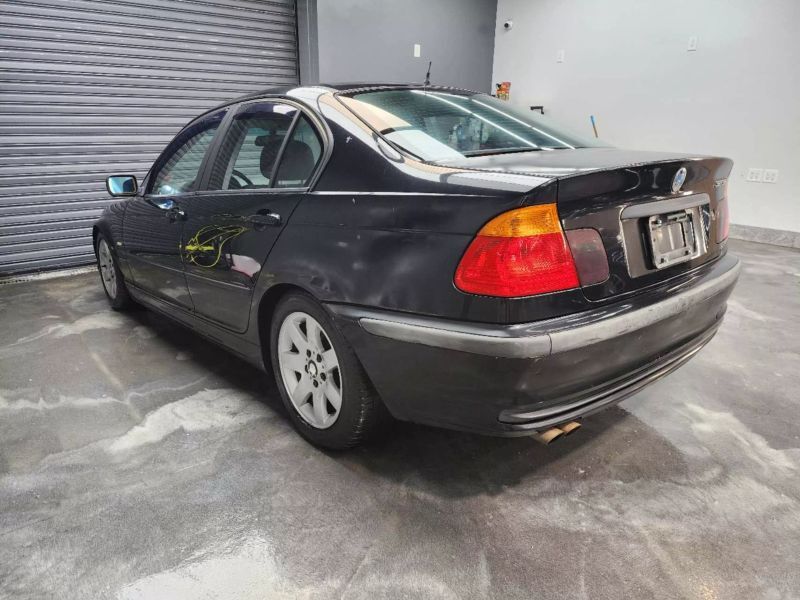 BMW 323i