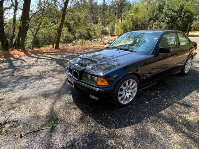 BMW 325iS