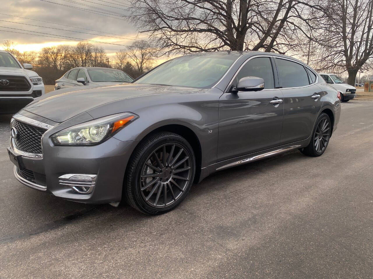 Infiniti Q70L