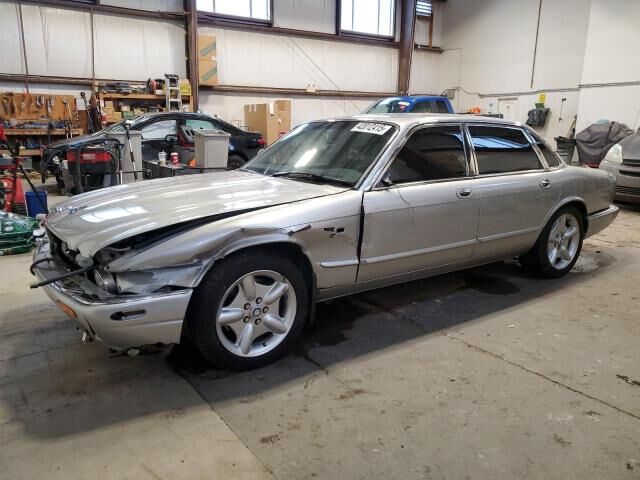 Jaguar XJR