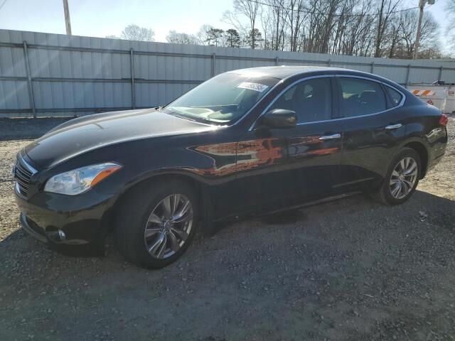 Infiniti M56