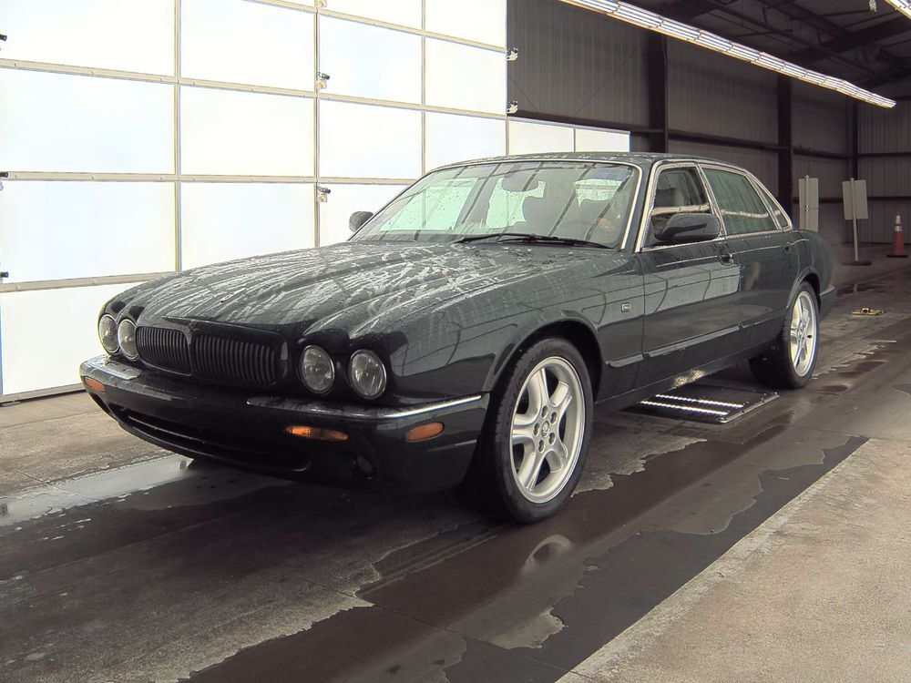 Jaguar XJ