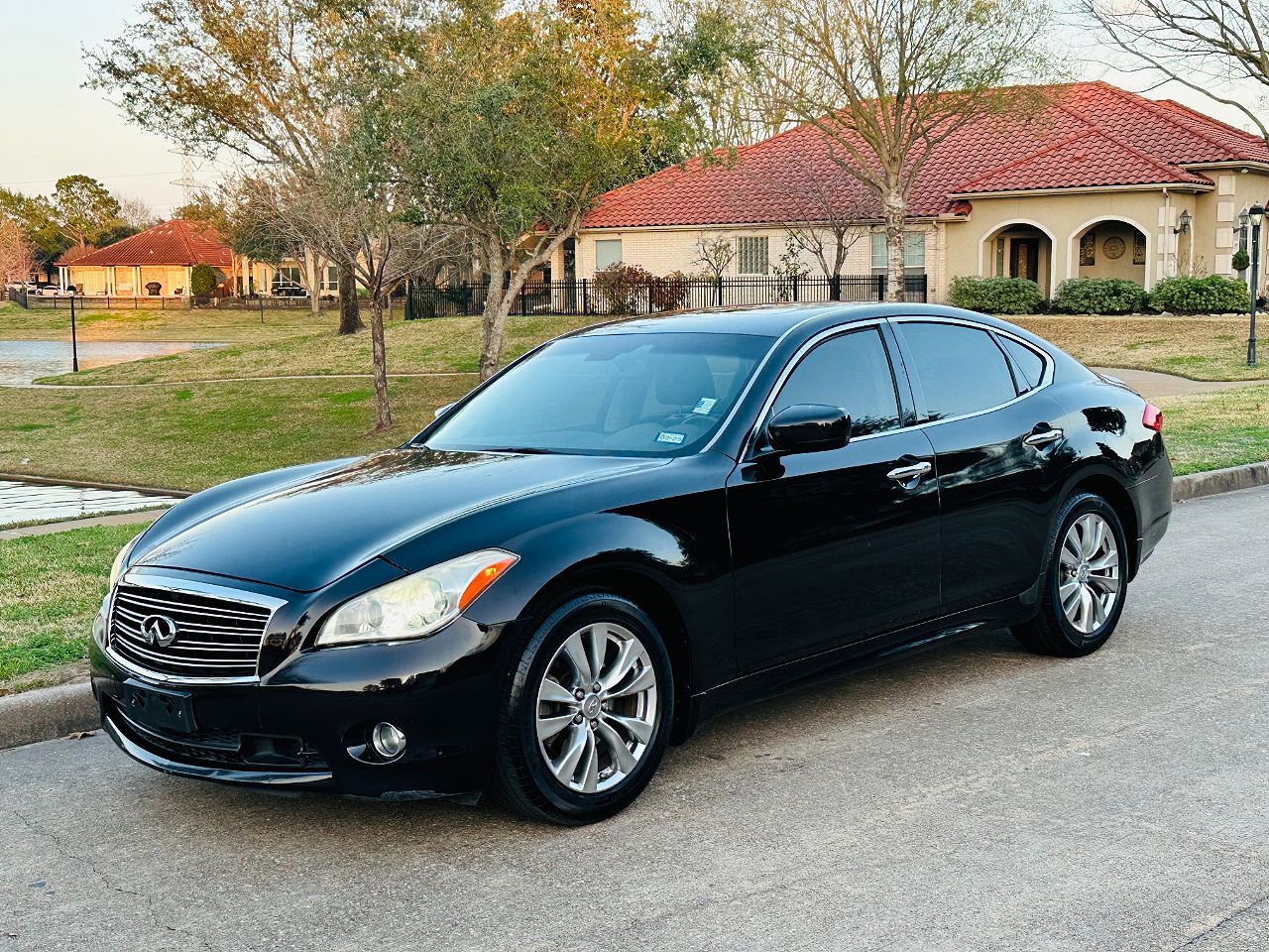 Infiniti M56