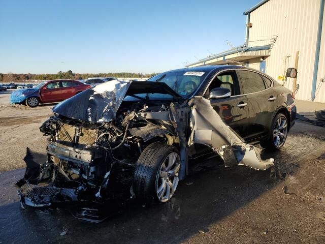 Infiniti Q70