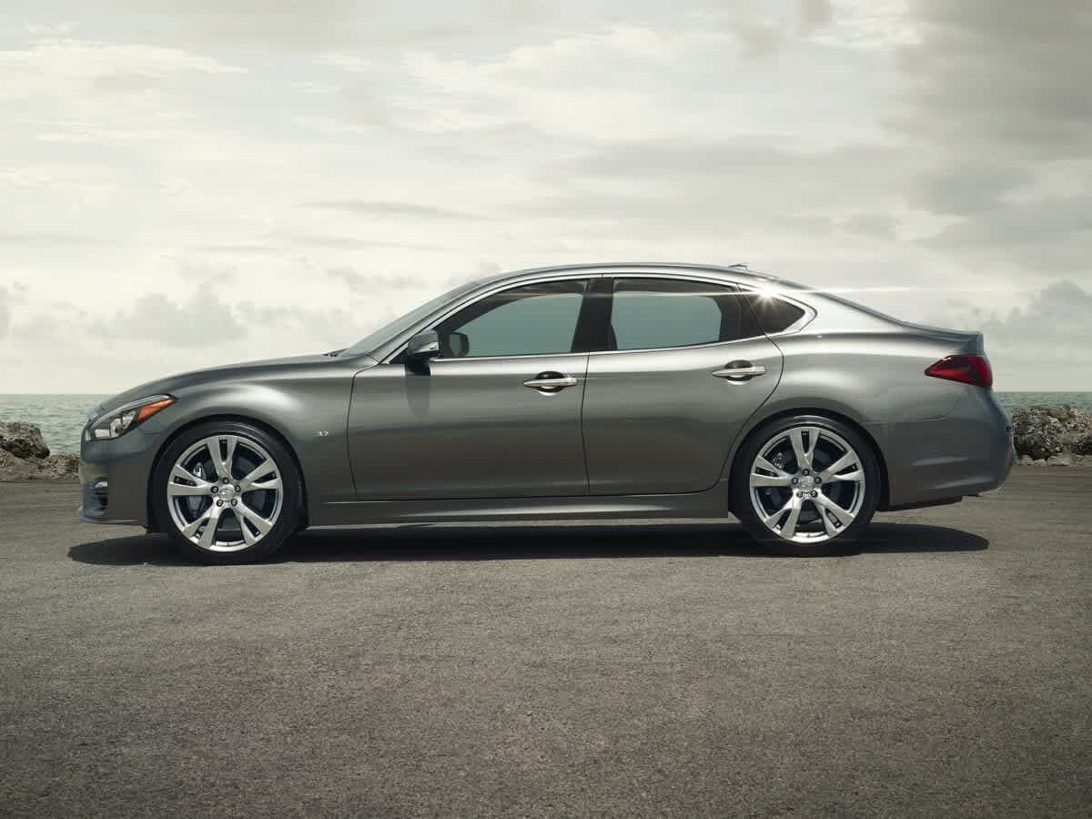 Infiniti Q70