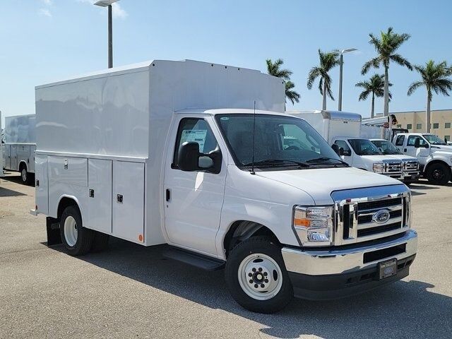 2025 FORD E-350