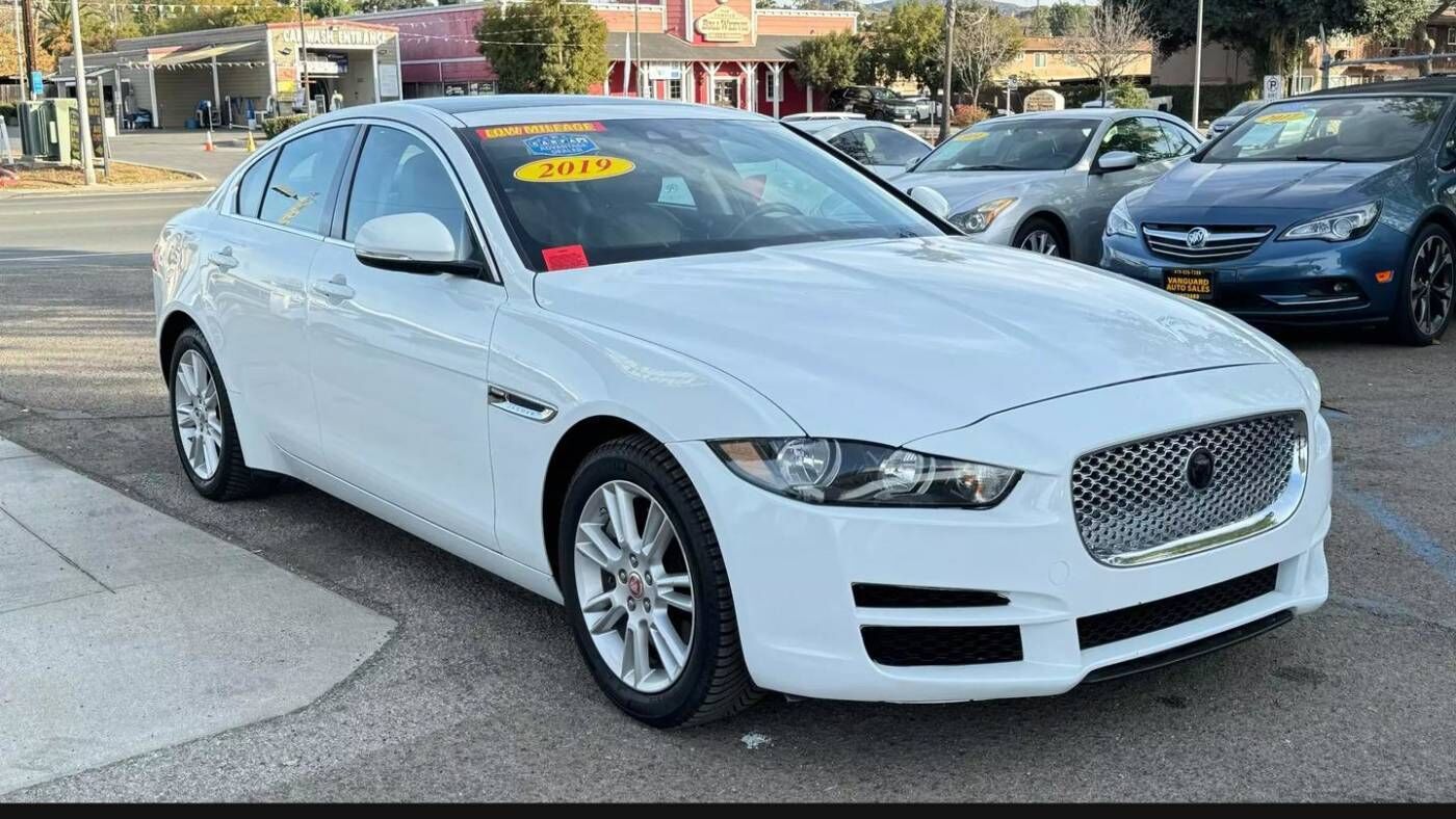 2019 JAGUAR XE