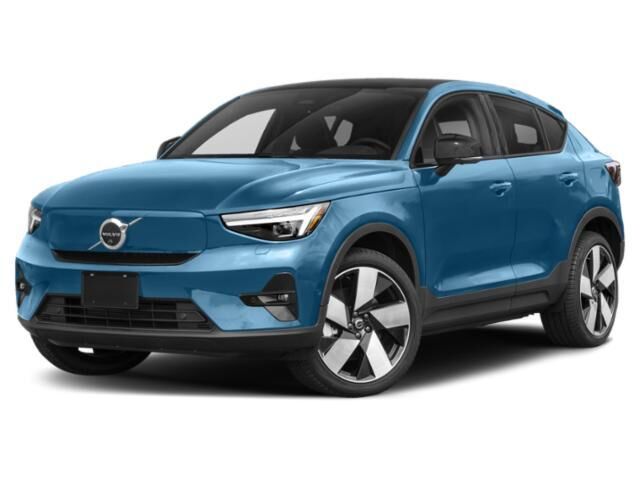 2022 VOLVO C40