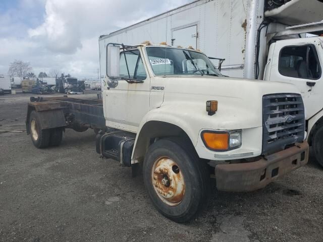 Ford F-700