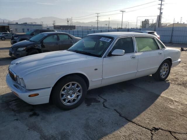Jaguar XJ8