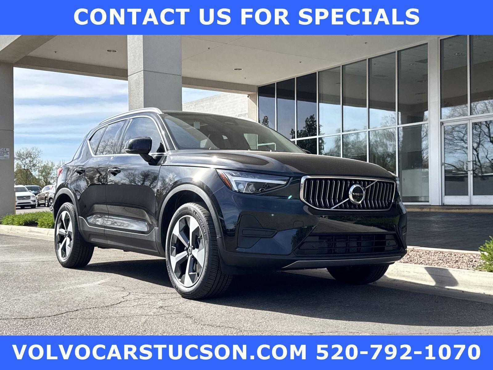 2025 VOLVO XC40