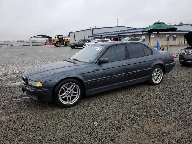 BMW 740i