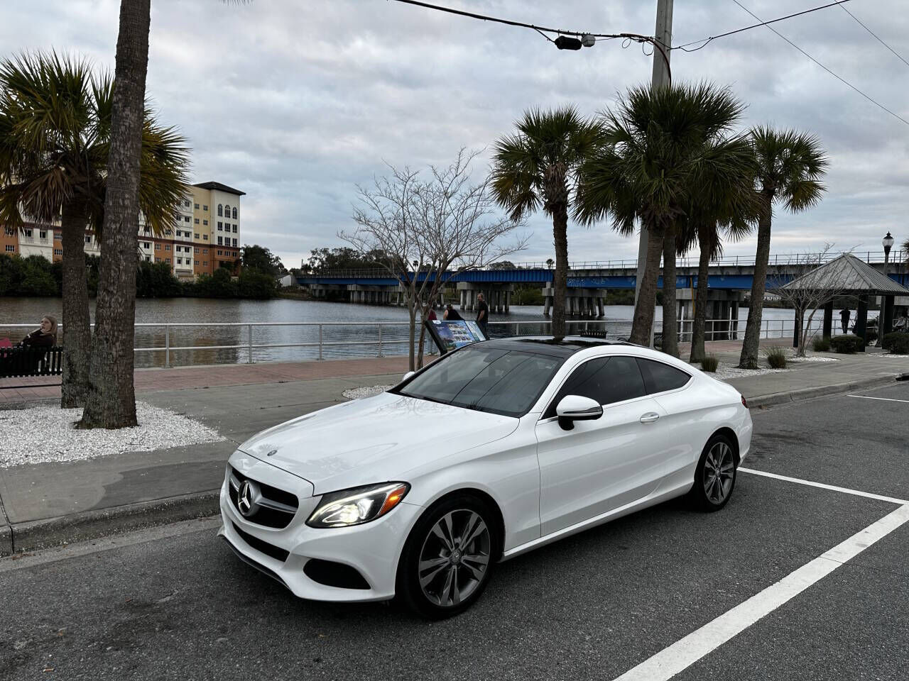 2017 MERCEDES-BENZ C-Class