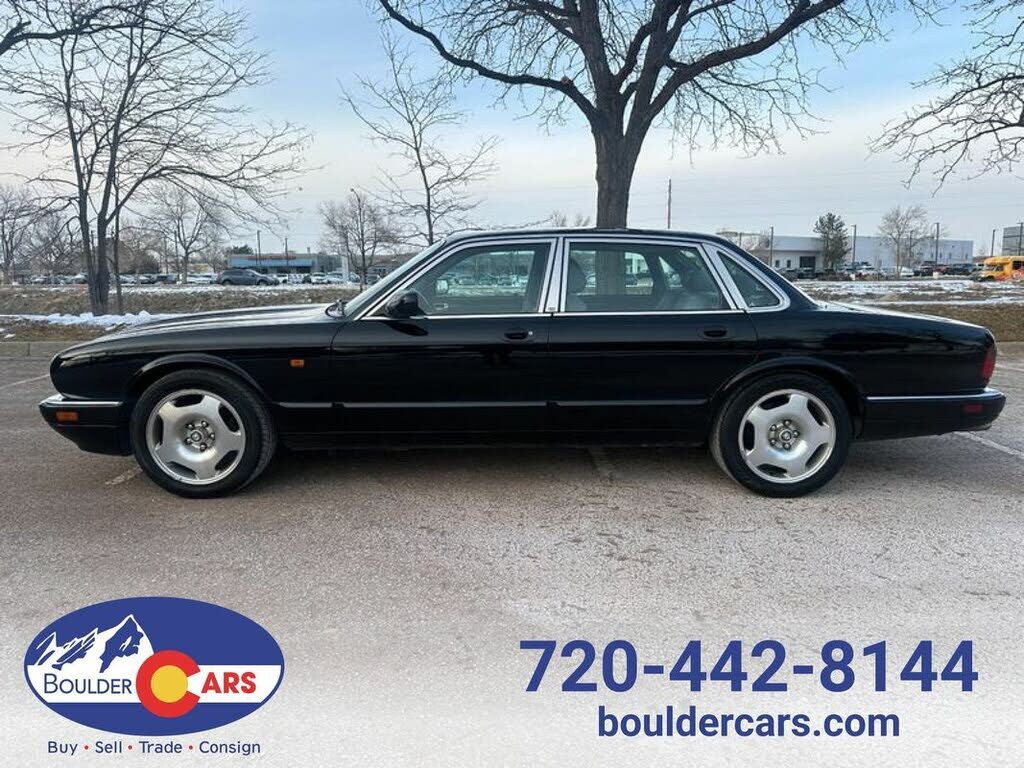 Jaguar XJR