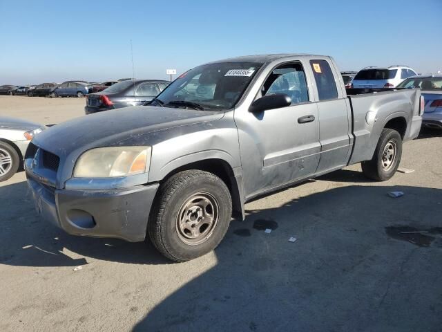 Mitsubishi Raider