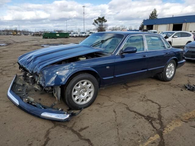 Jaguar XJ8