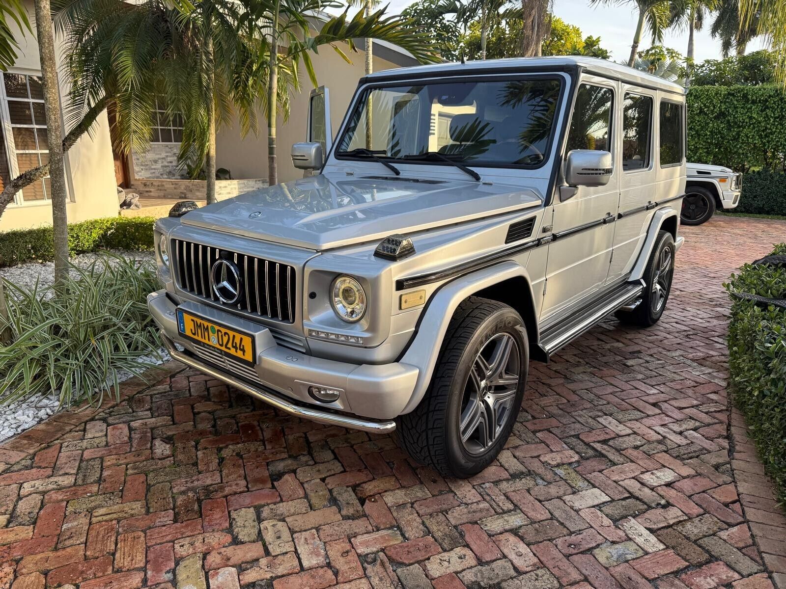 MERCEDES-BENZ