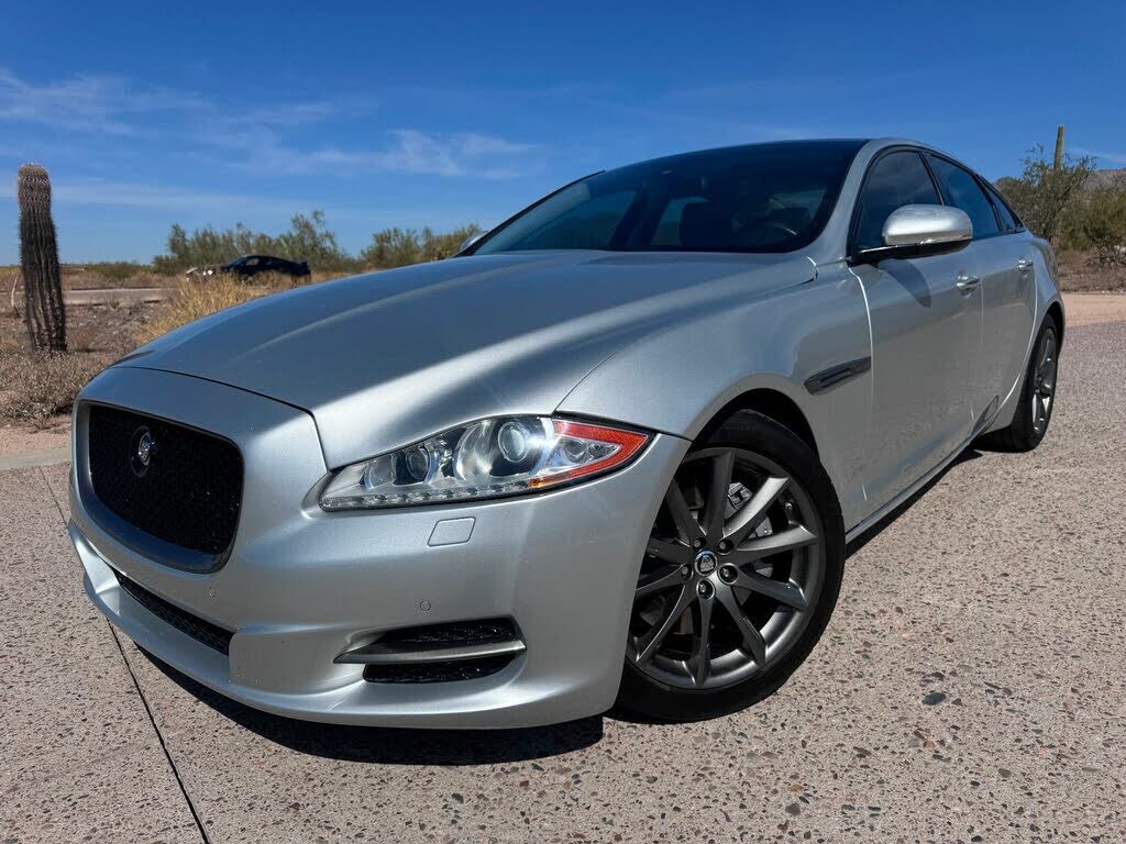 Jaguar XJ