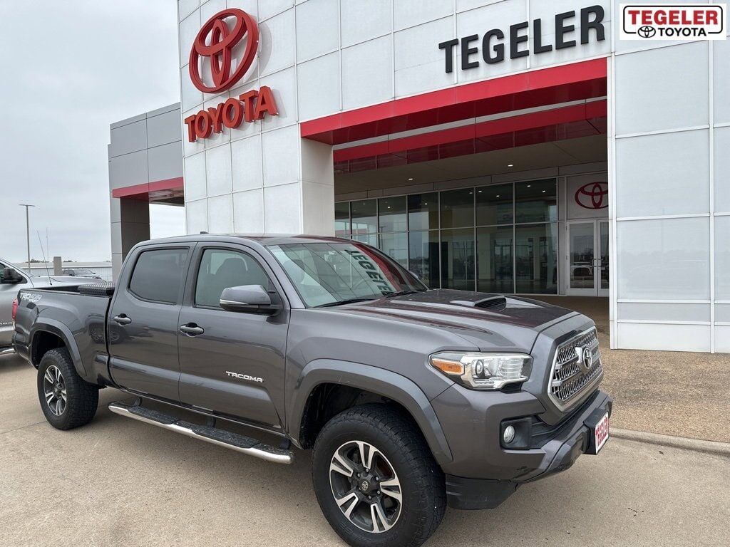 2017 TOYOTA Tacoma