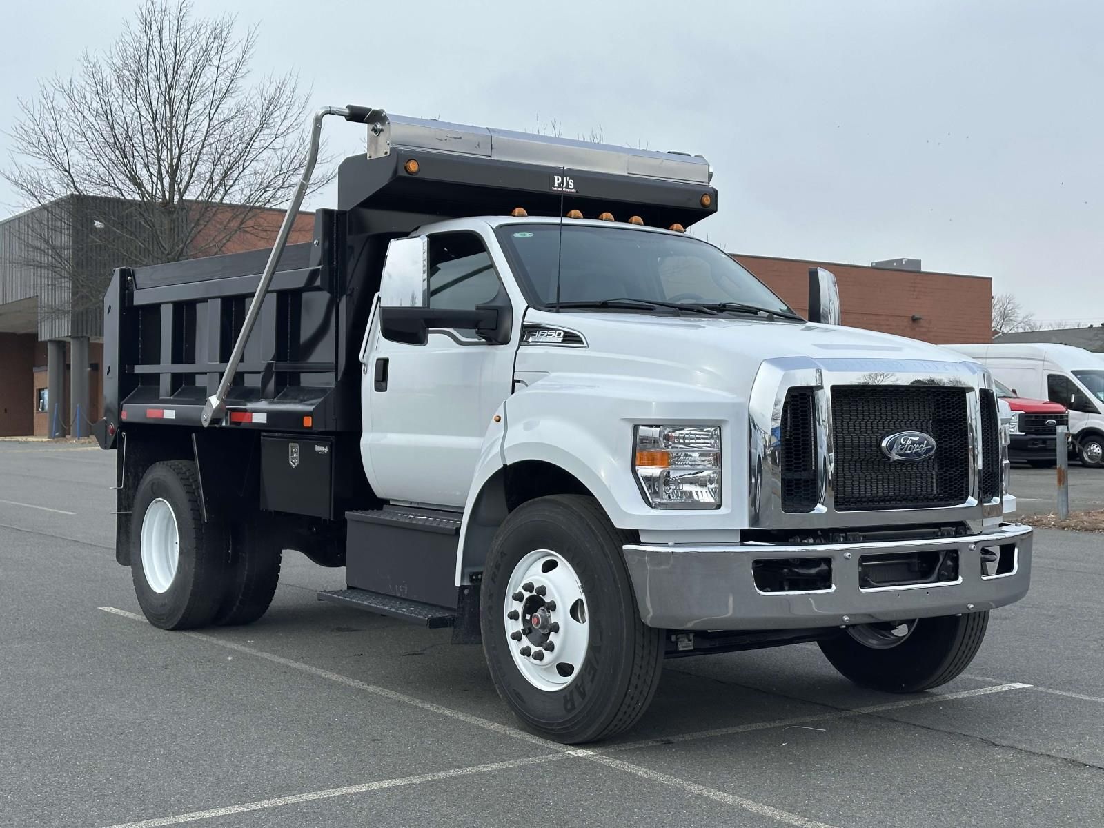2025 FORD F-650