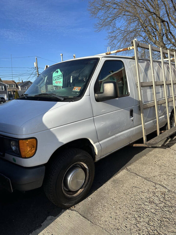 2005 FORD E-250