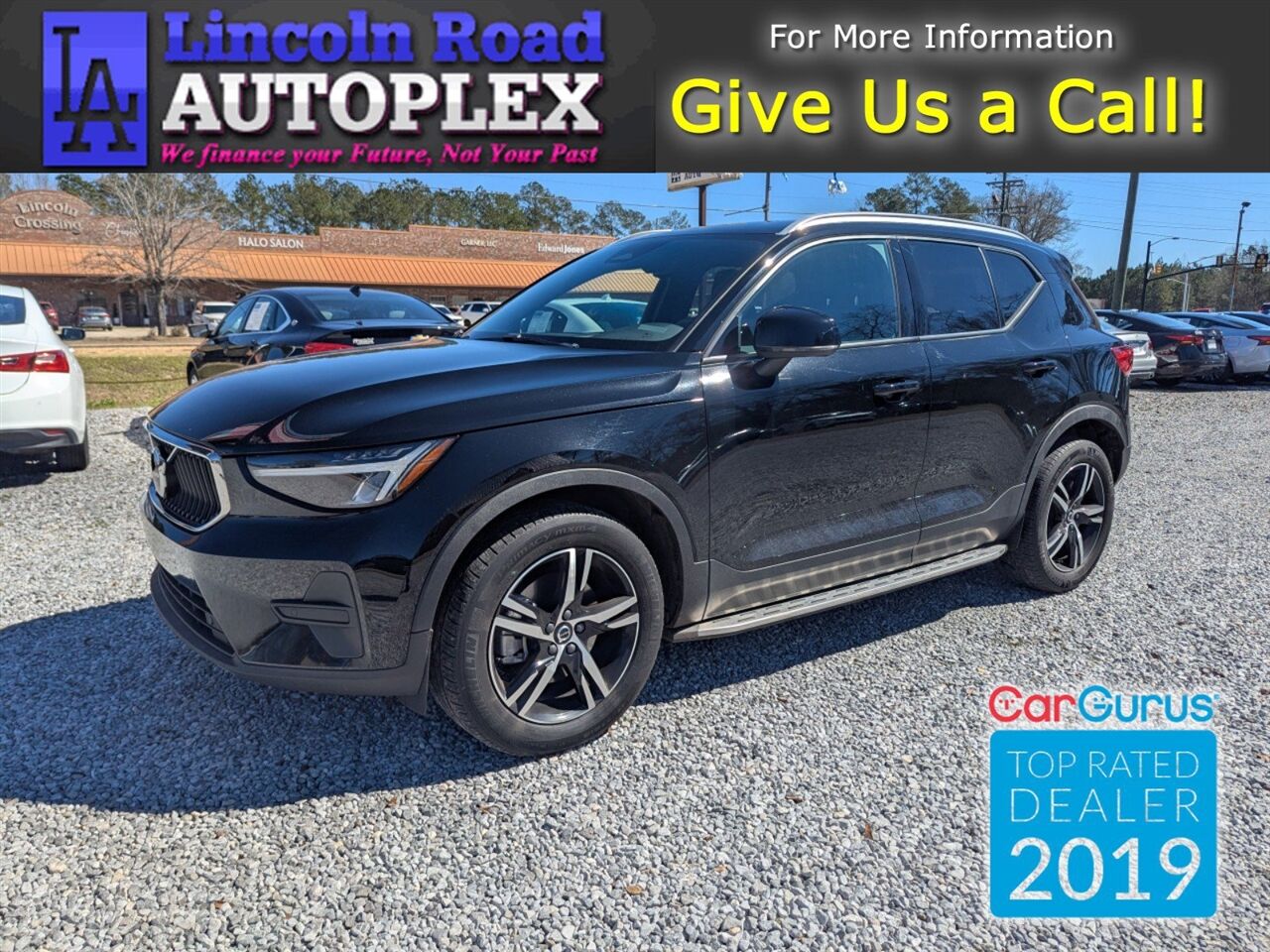 2023 VOLVO XC40