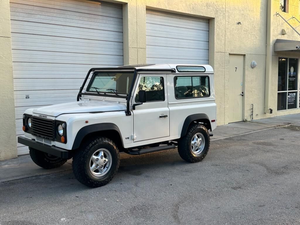 Land Rover Defender