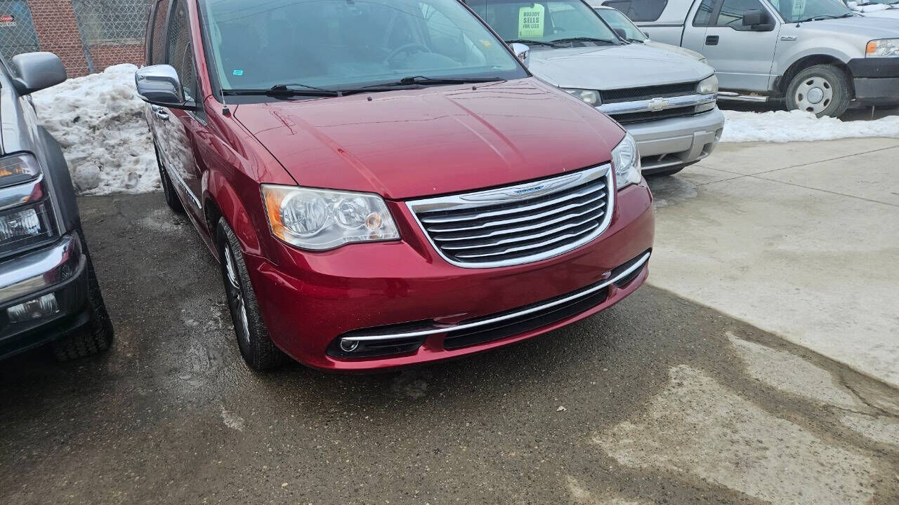 2014 CHRYSLER Town and Country