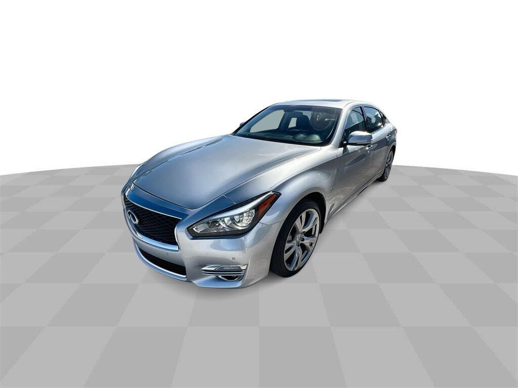Infiniti Q70L