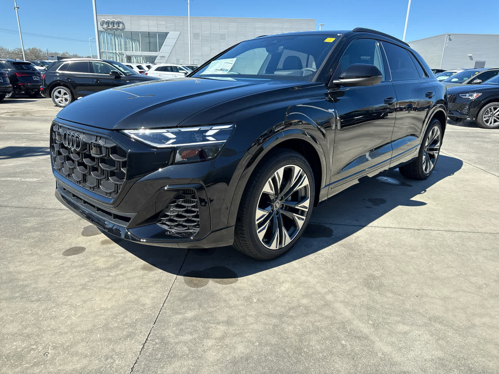 2025 AUDI Q8