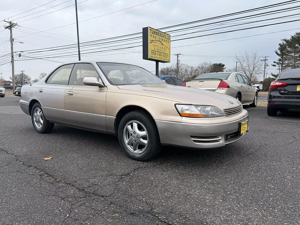 Lexus ES