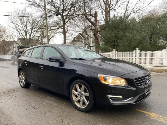 2015 VOLVO V60