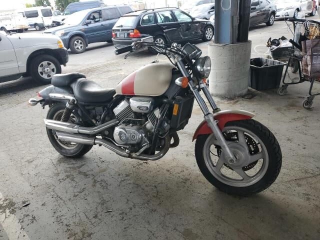 Honda VF750C (MAGNA)