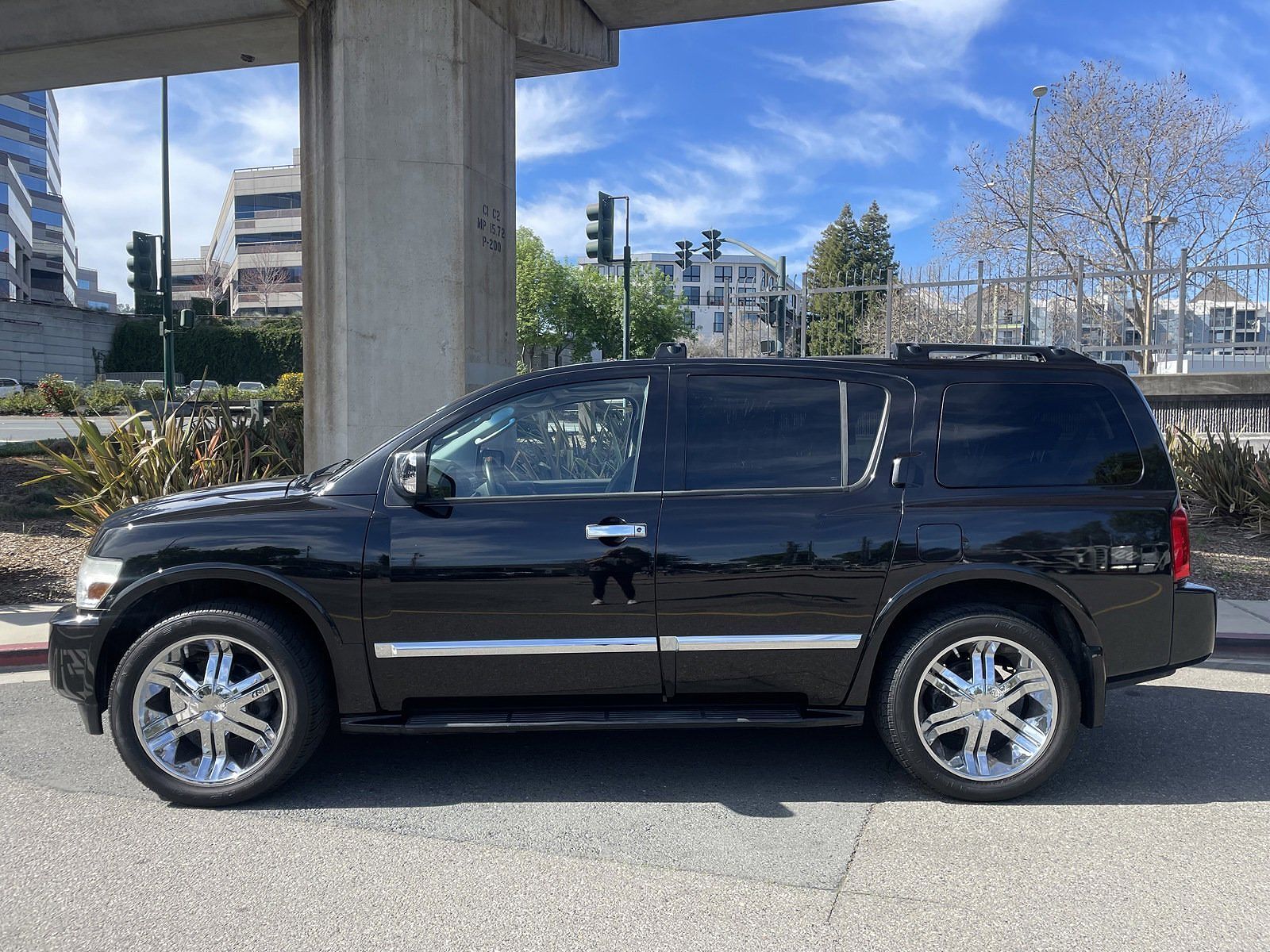 Infiniti QX56