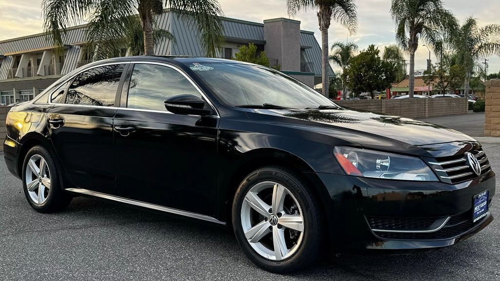 2012 VOLKSWAGEN Passat