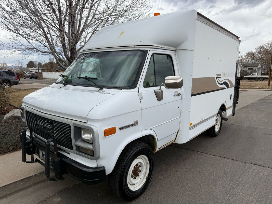 GMC Cutaway Van