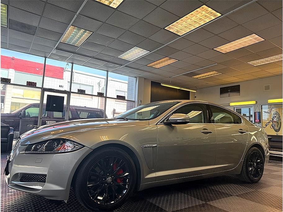 Jaguar XF