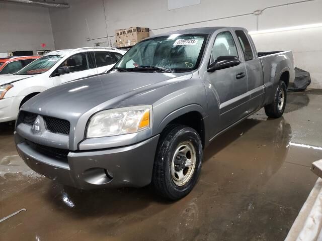 Mitsubishi Raider