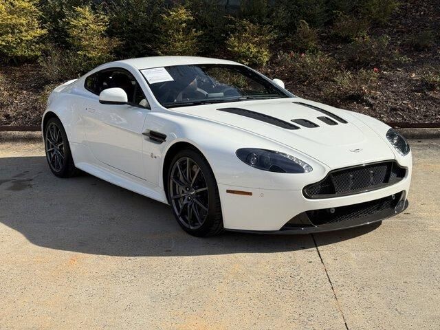 Aston Martin V12 Vantage