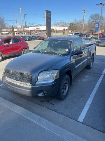 Mitsubishi Raider