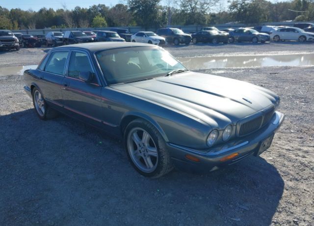 Jaguar XJ