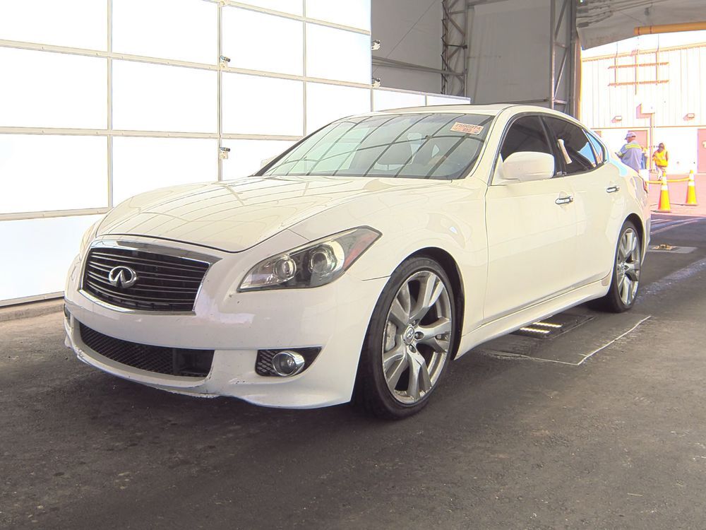 Infiniti M56