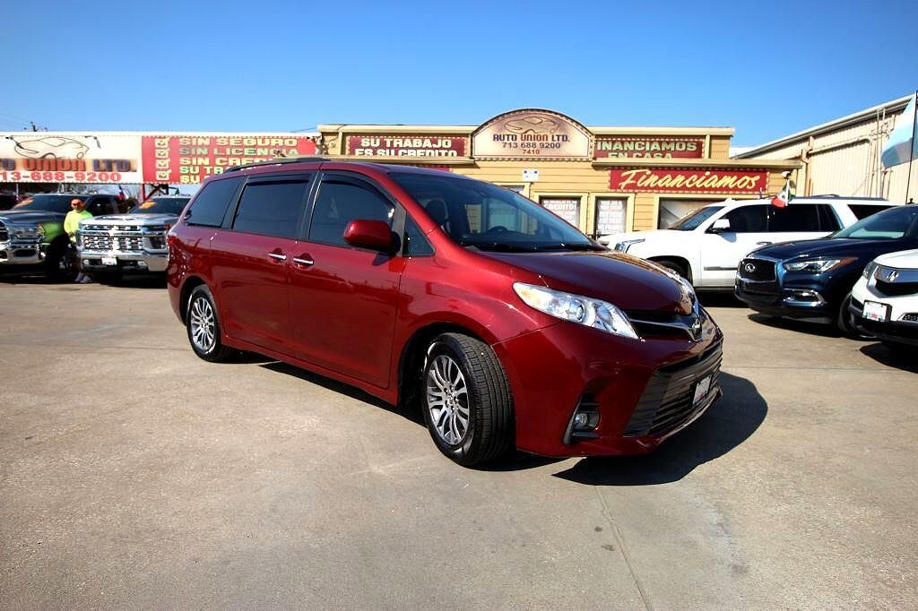 2019 TOYOTA Sienna